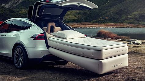 Для Tesla Model Y и 3 создали самонадувающийся матрас.